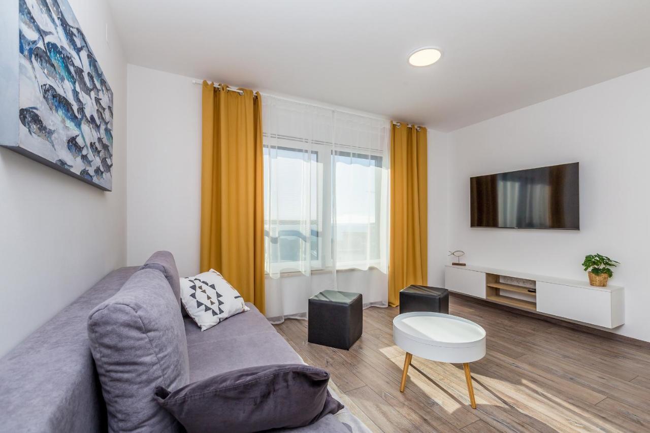 Apartments Luca Krk Town Eksteriør billede